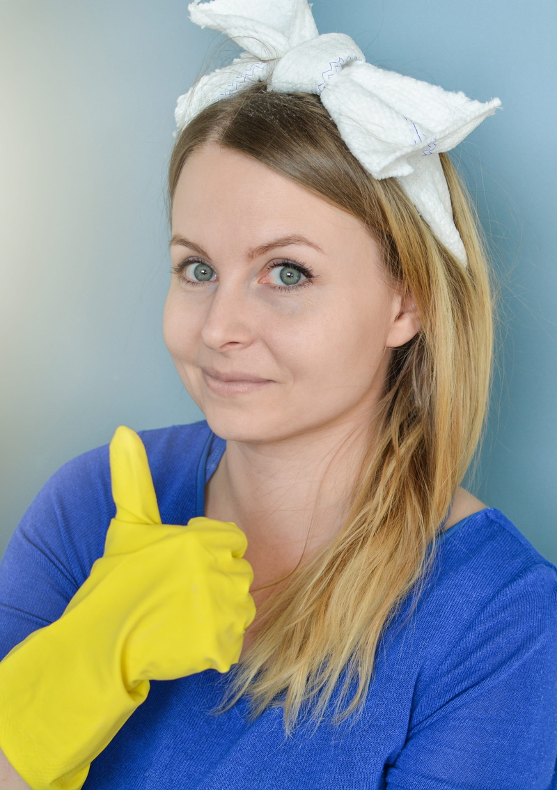 young women, clean, blue background, colored background, contemplation, front view, wash, indoors, young adult, adult, looking at camera, cleaner, cleaning