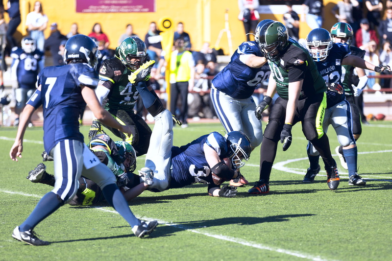 group of people, daytime, uniform, real people, clothing, game, activity, sports equipment, american football - sport, field, sports helmet, sport, group