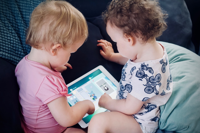 computer, blond hair, sitting, real people, childhood, using, toca boca, watching, females, share, sago mini, casual clothing, boys, 5K, babies, technology
