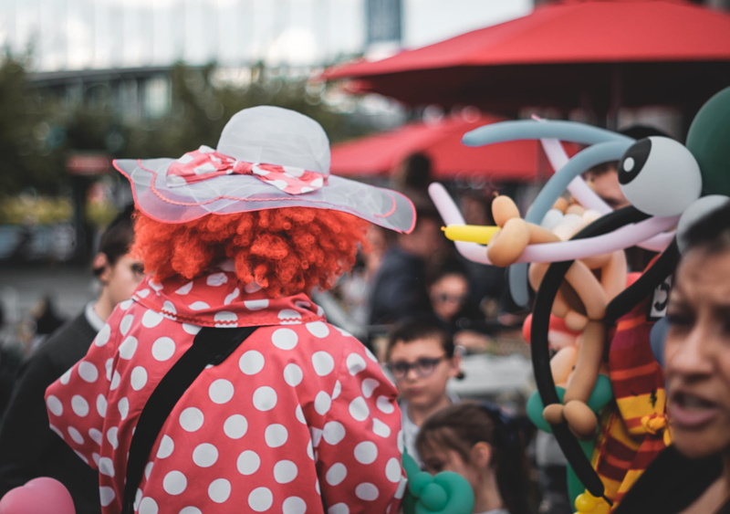 kid, day, portrait, standing, city, 1080P, rear view, person, people, hat, sun, beside, real people, wearing, polka, arts culture and entertainment
