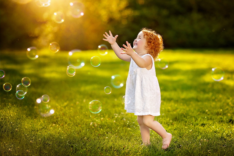 females, bubble, day, play, childhood, hair, emotions, innocence, lifestyles, nature, fun, enjoyment, grass, girl, green Color, offspring, playful, sunlight