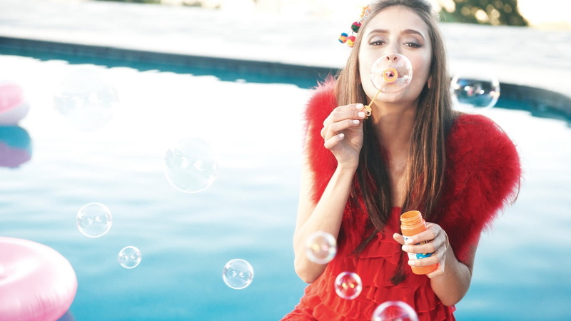 water, relaxation, hair, fun, bubbles, holding, bubble Wand, joy, females, cute, cheerful, hairstyle, playful, lifestyles, actress, caucasian Ethnicity