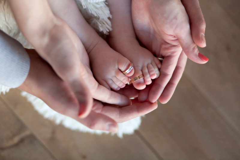 high angle view, child, human limb, bonding, feet, mother, togetherness, 1080P, human hand, positive emotion, childhood, women, care, adult, family, offspring