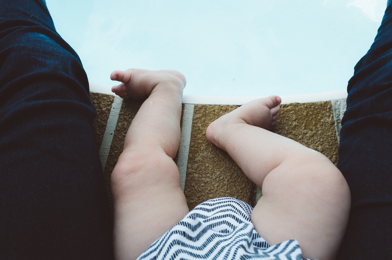 brown, finger, men, edge, feet, human limb, child, love, women, emotion, human foot, concrete, lifestyles, poolside, 2K, pool, real people, toddler, hand