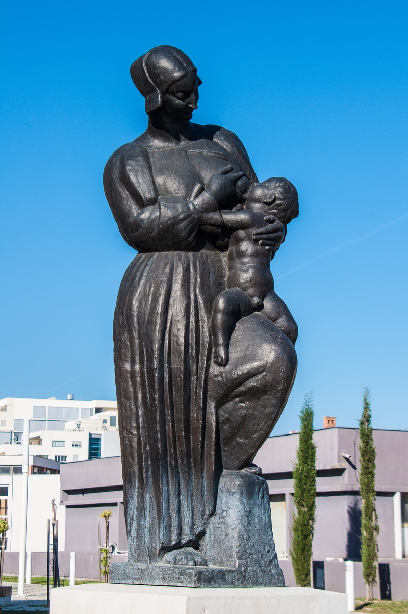 together, mother and child, Sculpture, clear sky, representation, creativity, Breastfeeding, Statue, built structure, for two, 4K, sunlight, day, female likeness