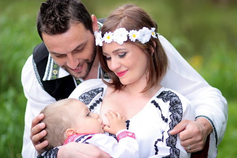 family with one child, parent, couple - relationship, headdress, flower, togetherness, woman, carrying, daughter, 2K, man, positive emotion, young family