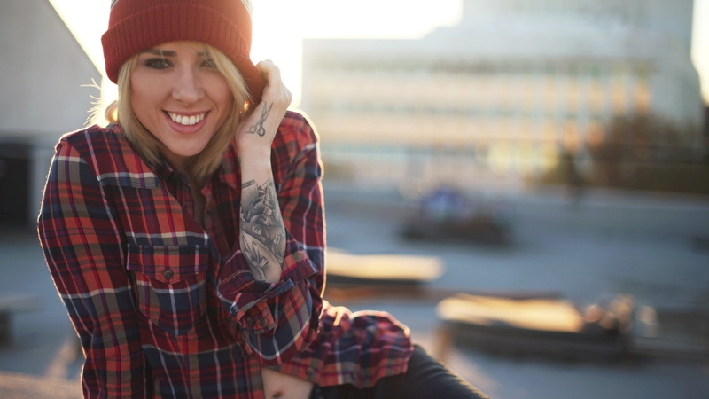 plaid, women, tattoo, 1080P, model, smiling, women outdoors, blonde, Alysha Nett, plaid shirt, urban, woolly hat, hat, sunlight