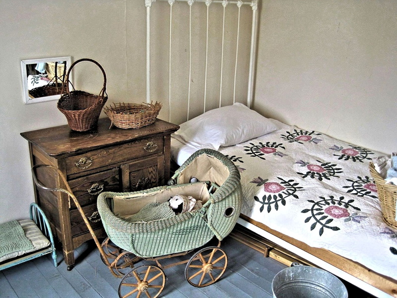 absence, side table, childs room, wall - building feature, bed, basket, seat, girl, clock, still life, history, original, home, retro styled, 1080P, floral pattern