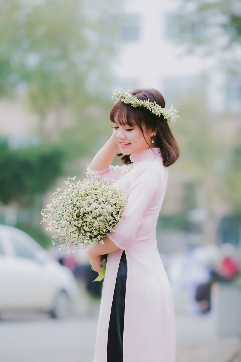 real people, white, three quarter length, fashion, side view, pink, standing, women, wedding, looking, plant, focus, leisure activity, hair, 5K, lifestyles