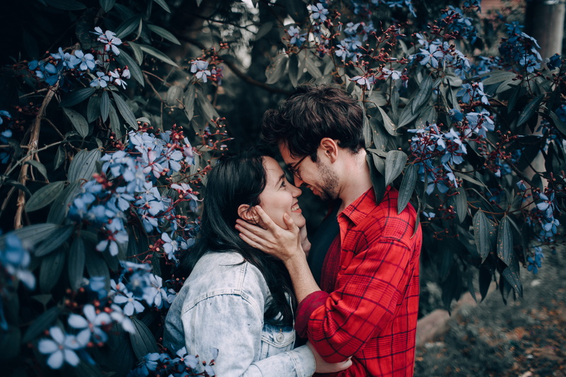 casual, young, young adult, facial expression, holding, in love, cluster, man, young couple, care, 5K, romantic, real people, fashion, men, girlfriend