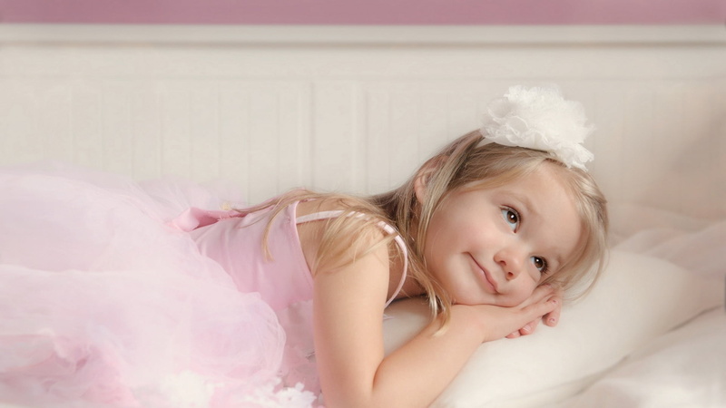 joy, caucasian Ethnicity, tutu, 1080P, females, offspring, fun, looking At Camera, hair, cheerful, lifestyles, beautiful, people, bed, headshot, indoors