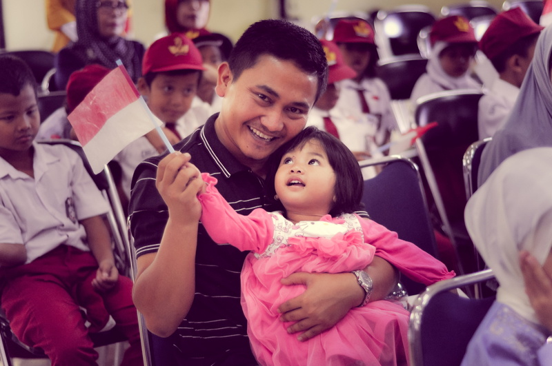 happiness, 4K, indoors, offspring, group of people, girls, father, baby, parents, funny, males, positive emotion, real people, cheek, family, mother, innocence