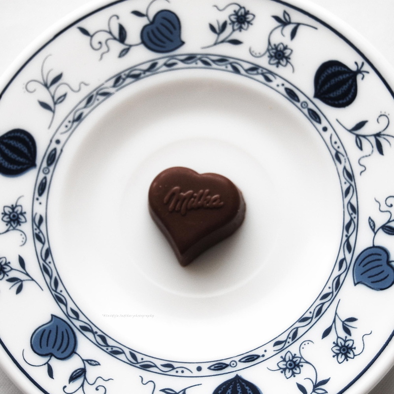 white, 3d and abstract, dare, brown, tender, shaped, plate, heart, milka, sweet, 1080P, blue, bar, chocolate, love