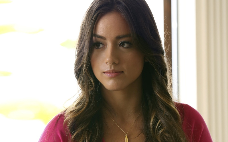 looking away, brunette, actress, 1080P, women, Chloe Bennet, celebrity