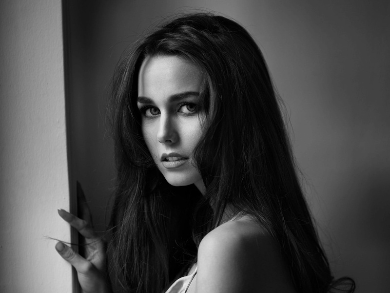women, model, portrait, Peter Coulson, long hair, face, monochrome, 1080P, looking at viewer