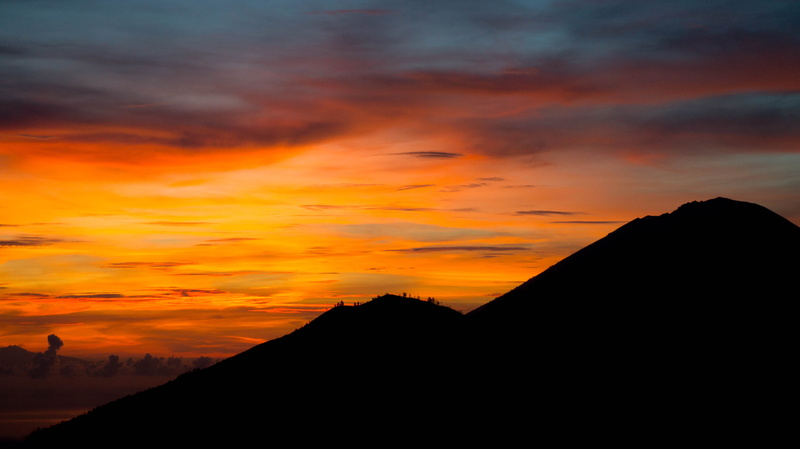 beauty in nature, non-urban scene, sky, tranquil scene, tranquility, cloud - sky, morning, majestic, mountains, dramatic sky, tourism, no people, sunrise