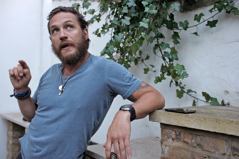 lifestyles, 2K, young men, one person, brunette, looking, facial hair, casual clothing, waist up, mature men, plant, Tom Hardy, beard, standing, adult