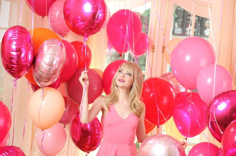 smiling, helium balloon, emma stone 4k  hd, hairstyle, hair, party - social event, decoration, celebration, balloon, blond hair, women, indoors, birthday