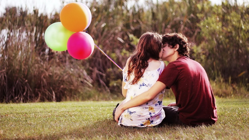 positive emotion, hairstyle, young adult, women, nature, love, men, plant, emotion, tree, grass, couple - relationship, togetherness, helium balloon, day