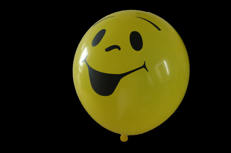 copy space, cheerful, single object, celebration, inflatable, night, 5K, yellow, indoors, emoji, black background, smile, black color, helium, joy, happiness