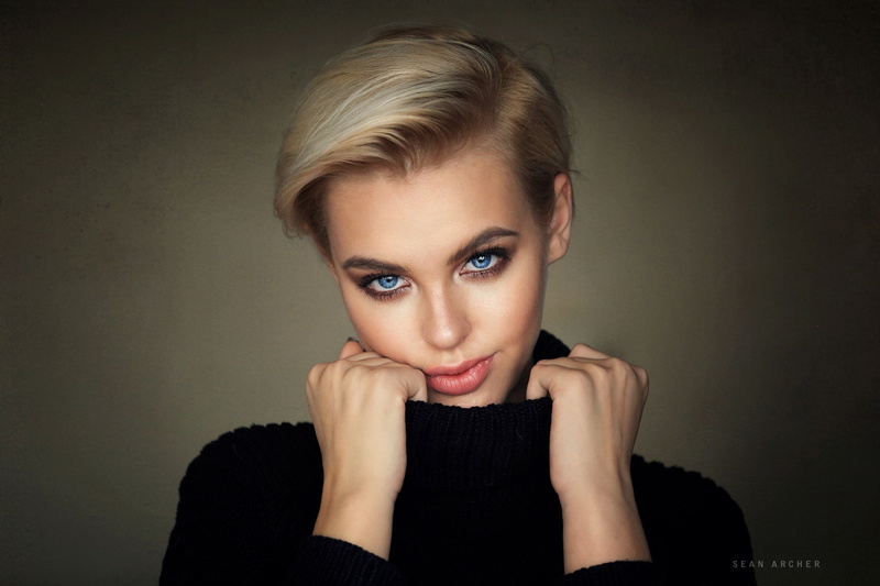simple background, portrait, blonde, face, blue eyes, women, Sean Archer, 720P, Lizzy