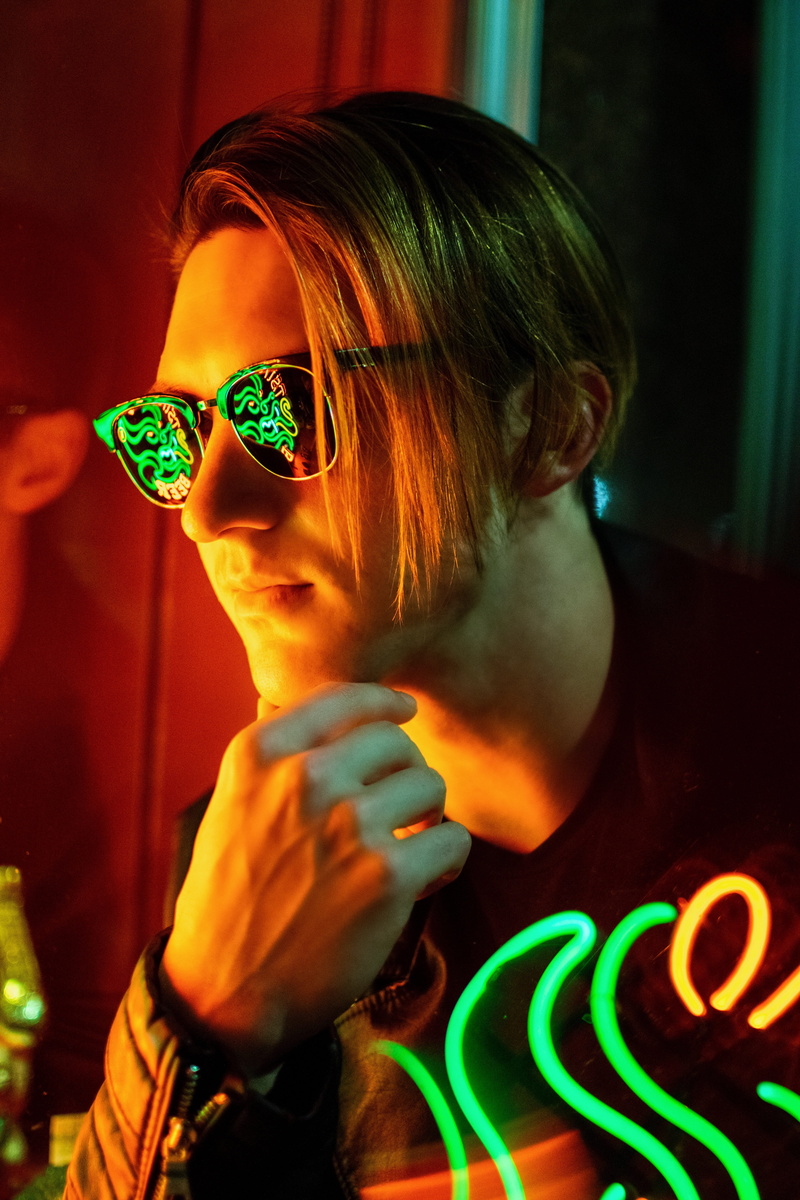 people, males, mens style, adult, nightclub, nightlife, male, hand, blond Hair, person, haircut, night life, sunglasses, bar - Drink Establishment, enjoyment