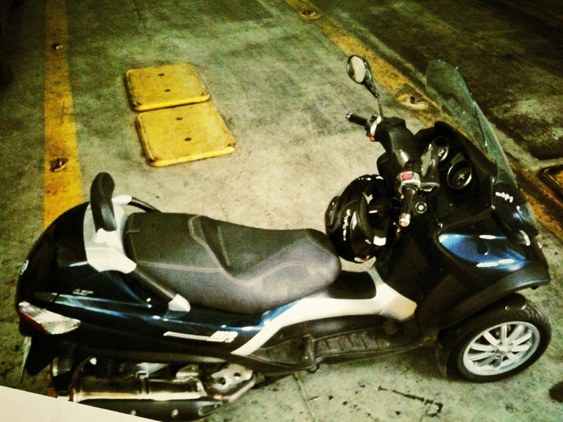 piaggio-mp3-400lt, piaggio-mp3-400, black, wheeled, three, 1080P, piaggio-mp3, piaggio, vehicle, gray