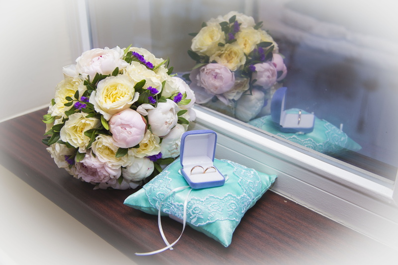 ring, flowering plant, technology, indoors, portable information device, rose - flower, flower, mobile phone, bunch of flowers, bouquet, wedding, no people