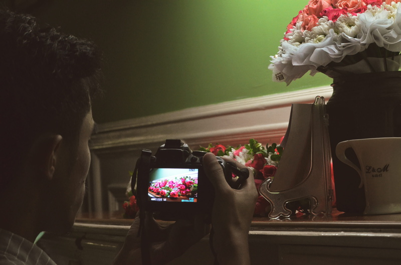 flower, communication, smart phone, flower arrangement, flowering plant, mobile phone, photographing, screen, vase, plant, connection, flower head, photography themes