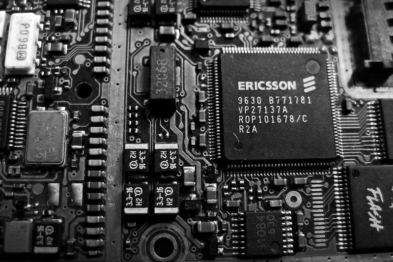 no people, white, cpu, indoors, photo, connection, ericsson, old, grayscale, computer equipment, circuit, b, black, electrical equipment, still life, circuit board