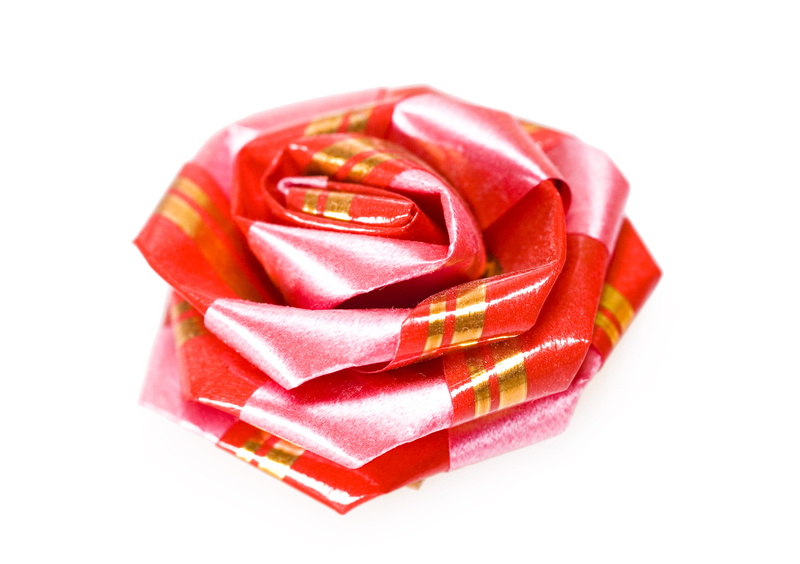 christmas, studio shot, valentines day - holiday, white background, container, knot, tied, still life, celebration, sweet food, isolated, valentine, red