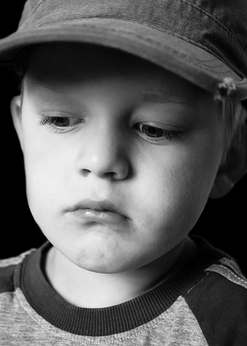 child, depression, real people, contemplation, lifestyles, people, future, kid, close-up, wife, 1080P, portrait, men, cruelty, headshot, leisure activity