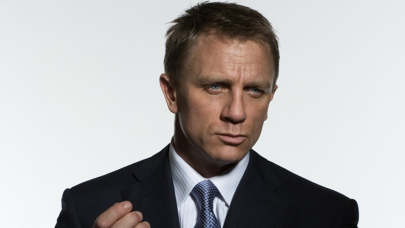 formalwear, movies james bond daniel craig, menswear, business, mature adult, headshot, studio shot, mature men, uncertainty, looking at camera, businessman