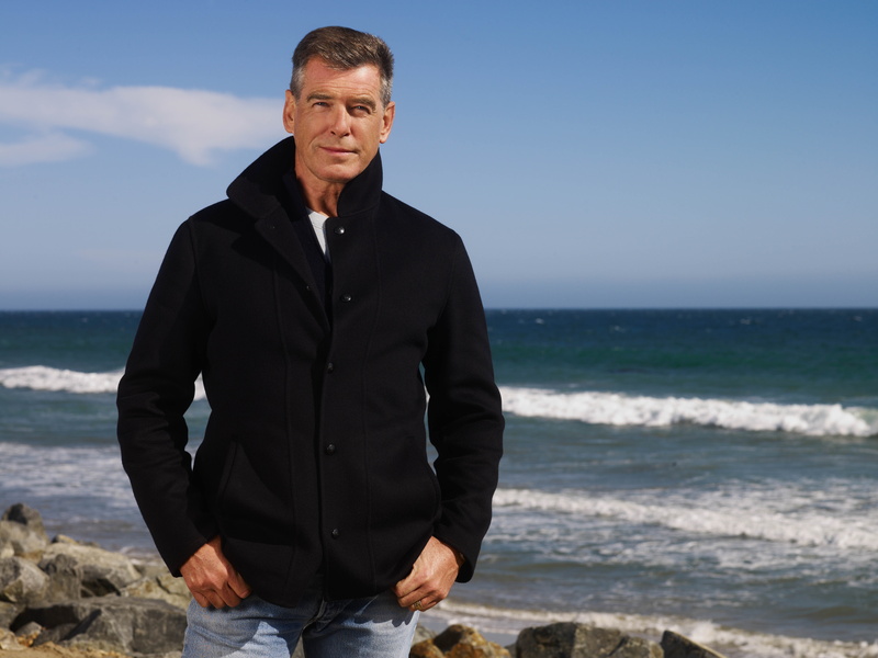 standing, day, real people, horizon over water, leisure activity, pierce Brosnan, men, one person, sea, water, outdoors, 5K, front view, lifestyles, sky