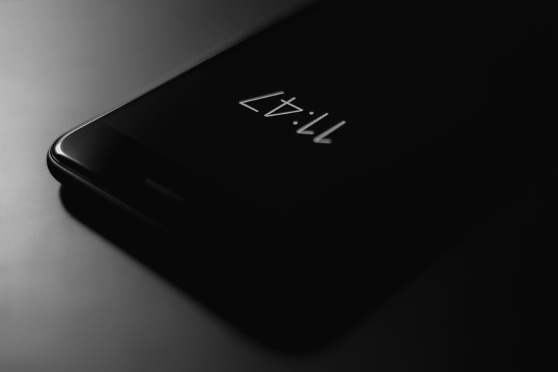 style, computer equipment, dark, communication, unsplash, black color, desk, copy space, control, light, single object, push button, studio shot, gear