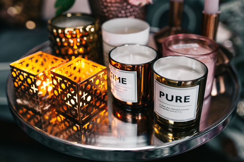 text, glass - material, tea light, food and drink, selective focus, 5K, container, variation, label, candle, still life, glamour, day, burning, choice