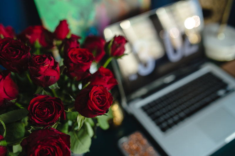 computer, indoors, flower, rose, macbook, workspace, bunch of flowers, beauty in nature, bouquet, Table, working, macbook pro, decoration, no people, flower head