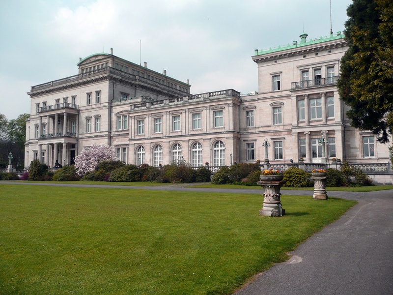 architecture, mansion, plant, steel, day, building, park, green color, lawn, sky, residence, family dynasty, 2K, museum, no people, nature, cloud - sky