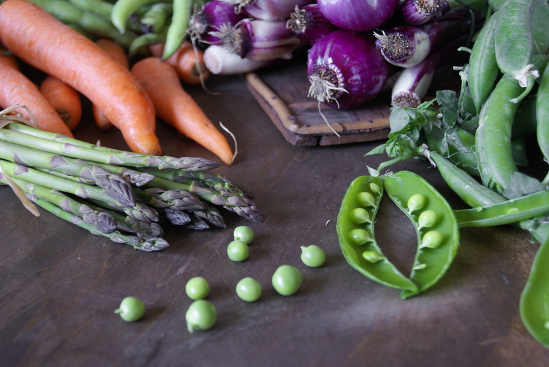 carrot, nature, raw food, vegetable, 4K, purple, no people, onion, flower, cool, food, green, spring, peas, indoors, root vegetable, table, healthy eating