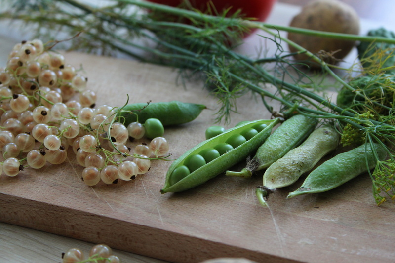 vegetable, healthy eating, market, chopping, indoors, wood - material, peas, vegetables, potato, currant, focus on foreground, early vegetables, food and drink