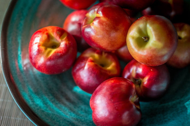 apples, close-up, apple - fruit, group, food, table, group of objects, bowl, red, high angle view, fruit, 4K, large group of objects, still life, freshness
