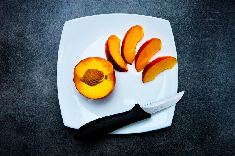 still life, 5K, slices, fruit, snack, wellbeing, temptation, kitchen, food, no people, peach, slicing, food and drink, apricot, table, freshness, nectarine