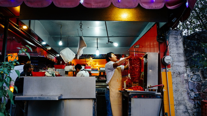 men, architecture, people, standing, abundance, indoors, occupation, uniform, shawarma, mexico, food and drink, working, real people, eat, cut, business
