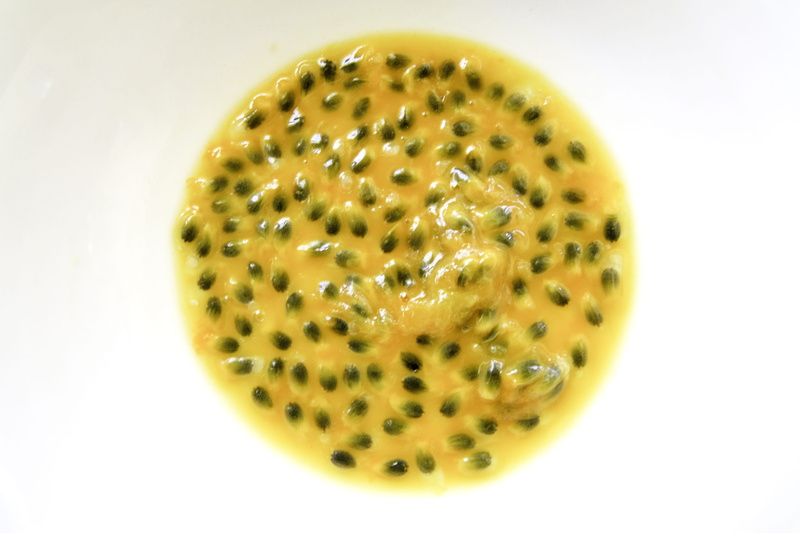 indoors, bowl, ripe, white background, cut out, directly above, tropical fruit, wellbeing, no people, healthy eating, freshness, 5K, pulp, granadilla