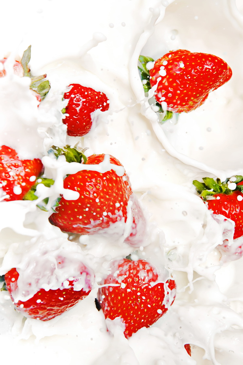 milk, ripe, berry, shake, macro, drop, beverage, shadow, healthy eating, drink, sweet, food, healthcare, nobody, still life, sweet food, background, healthy