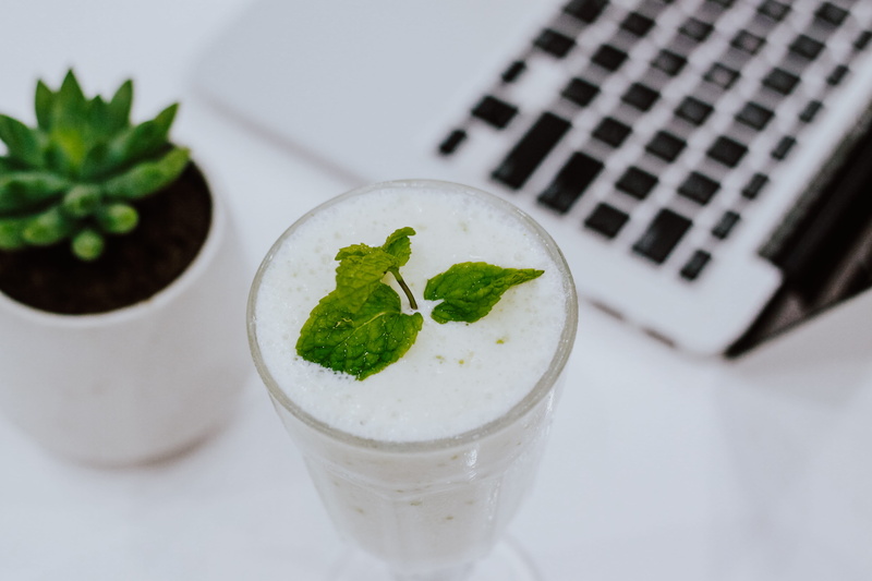 garnish, plant part, leaf, healthy eating, greens, smoothie, drinking glass, mojito, food, herb, 4K, indoors, cocktail, food and drink, household equipment