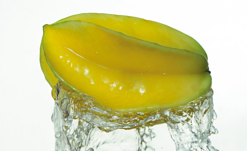 clean, 1080P, studio shot, wet, healthy eating, cleaning, freshness, Water, Fruit, white background, single object, close-up, carambola, Elements, washing