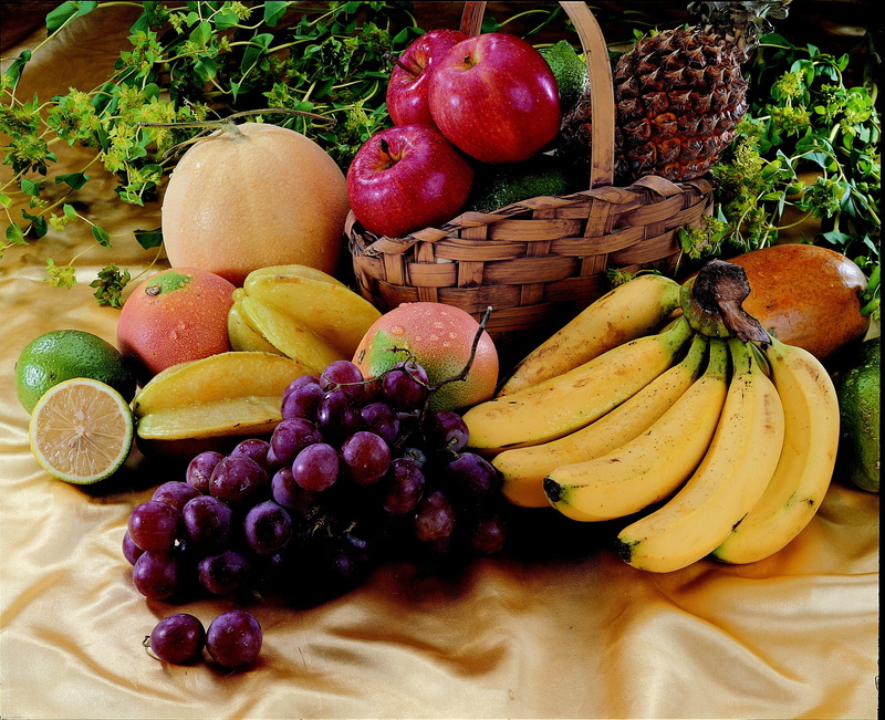healthy eating, carambola wine, yellow, food, banana apel apple, apple - fruit, red, food and drink, three, fruit, banana, choice, basket, wellbeing, grape
