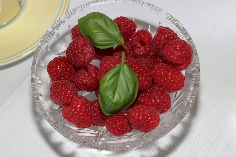 bio, vegetarian, strawberry, no people, sweet, indoors, breakfast, 5K, plate, basil, decoration, high angle view, berry fruit, nutrition, fruits, vitamins