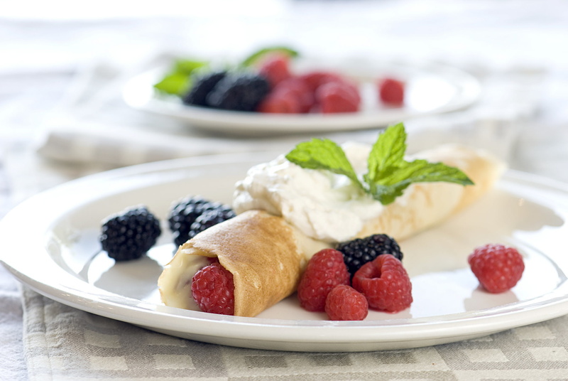 healthy eating, sweet food, plate, food and drink, temptation, ready-to-eat, dessert, berry fruit, yogurt, berries, table, food, still life, strawberry